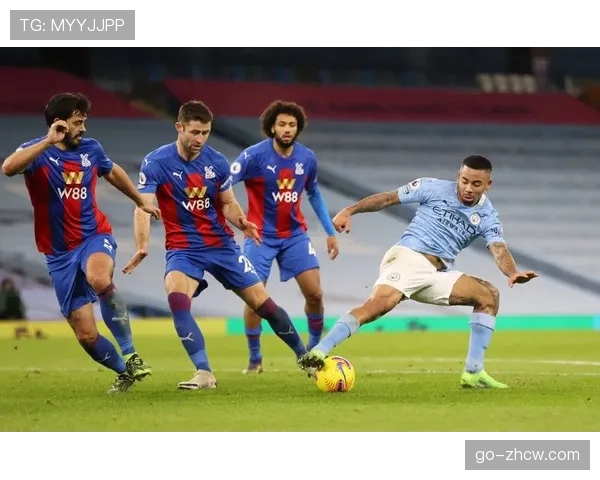 水晶宫五后卫体系稳固 少一人作战仍保持零封对手